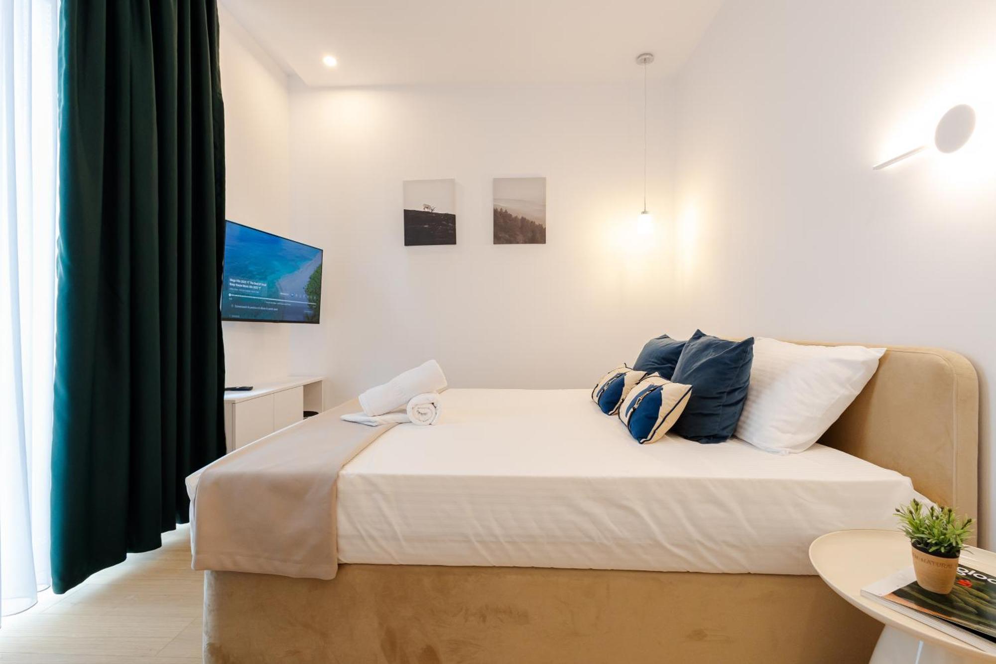 Central Suites *